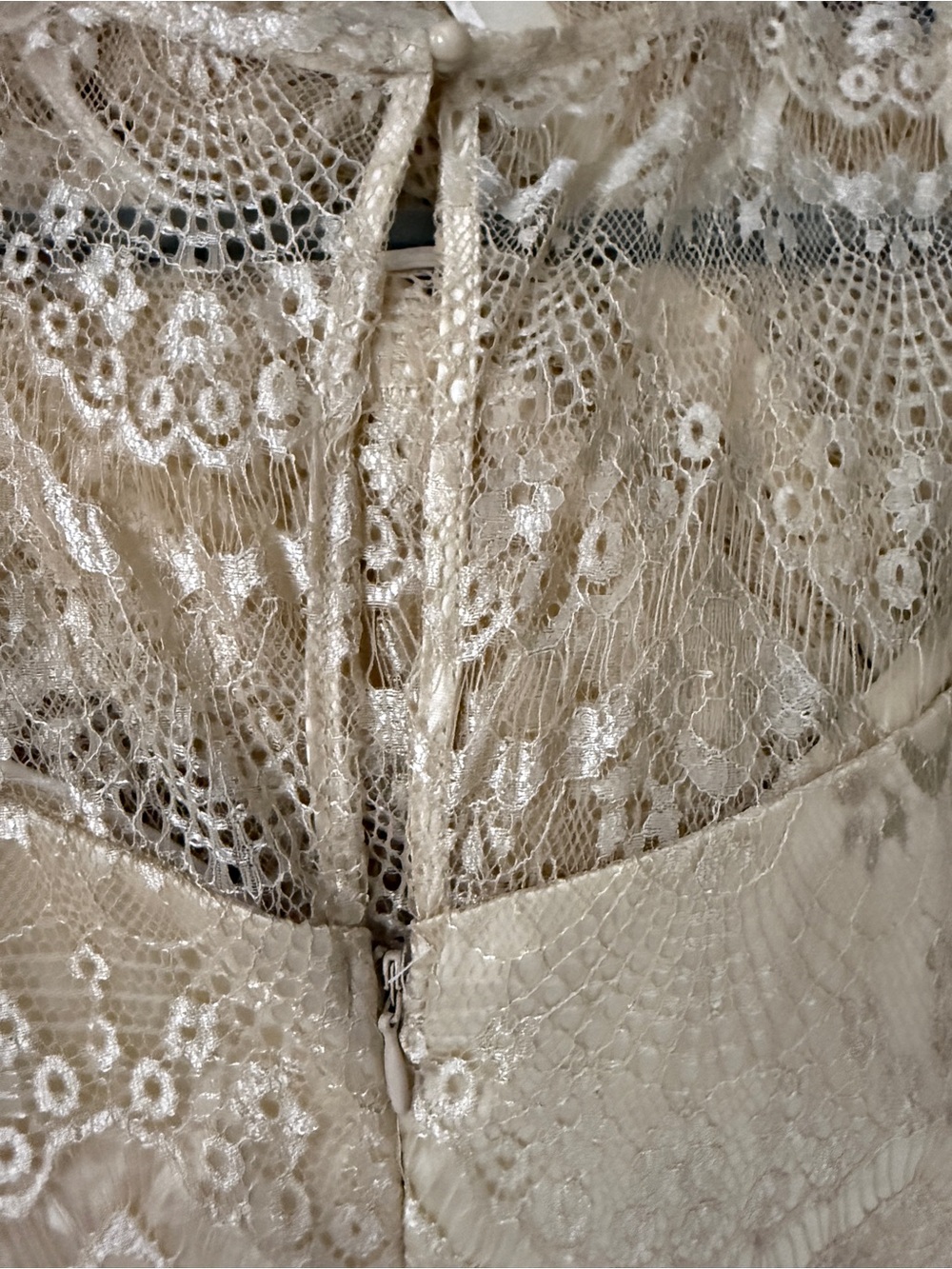 NWT Lulu's Champagne Lace Tiered Maxi Dress Sz M Back Slit | NWT - Picture 7 of 10